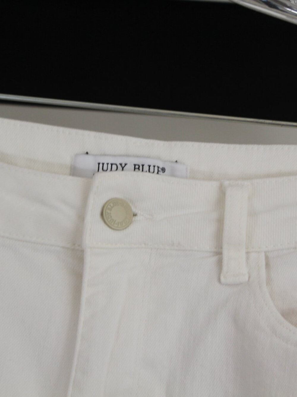 Judy Blue White Denim Bermuda Shorts 1X Raw Hem - Picture 2 of 9